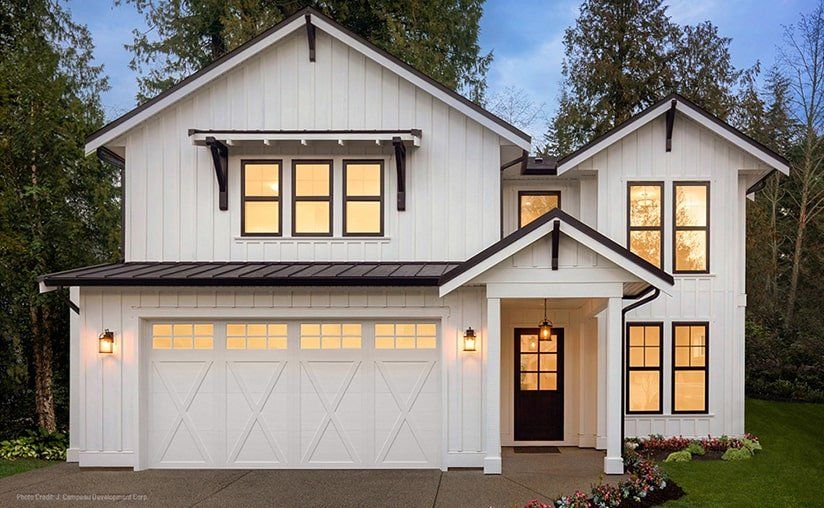 coachman-design21-sq23-window-white-white-garage-door-c671a1a9-1920w.jpg