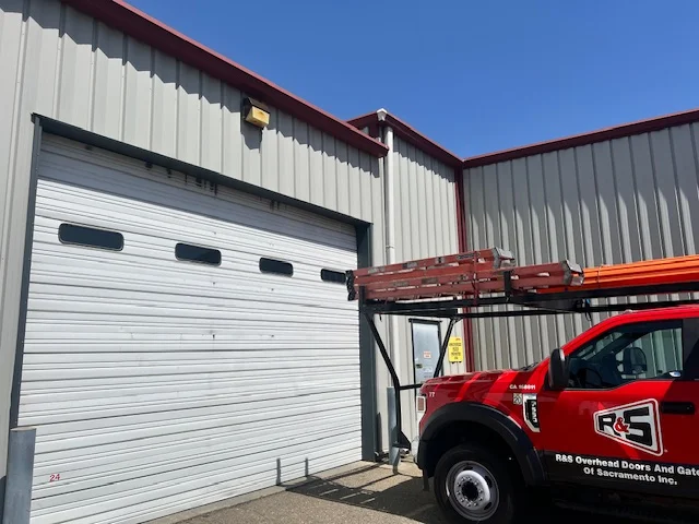 prompt dispatch options offered by local technicians for commercial rolling doors near me